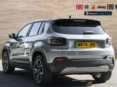 Begagnad Jeep Avenger EV Summit 113 kW (154 HK) 2024 Grå SUV
