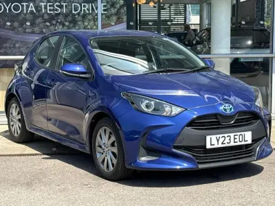 Used Toyota Yaris 113 HP (83 kW) 2023 Blue Hatchback