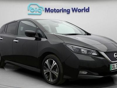 Begagnad Nissan Leaf N-Connecta 110 kW (150 HK) 2020 Svart Halvkombi
