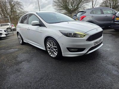 Used Ford Focus Zetec 120 HP (88 kW) 2014 White Hatchback