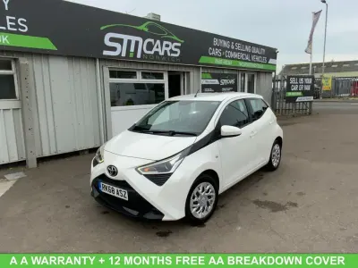 Begagnad Toyota Aygo X-play 71 HK (52 kW) 2018 Vit Halvkombi