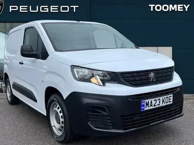 Usado Peugeot Partner Premium 102 HP (75 kW) 2023 Branco Monovolume