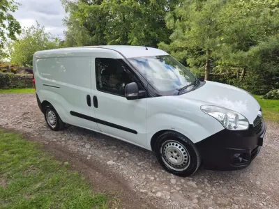 Usado Vauxhall Combo 90 CV (66 kW) 2015 Blanco Monovolumen