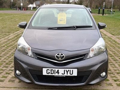 Used Toyota Yaris Multidrive S 99 HP (72 kW) 2014 Grey Hatchback