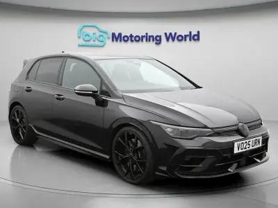 Second-hand VW Golf VIII Black Edition 333 CP (244 kW) 2025 Negru Hatchback