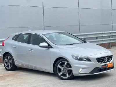 Usado Volvo V40 R-Design 115 HP (84 kW) 2016 Prateado Citadino