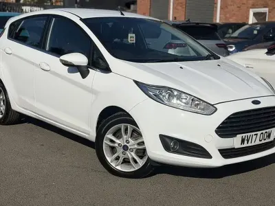 Usado Ford Fiesta Zetec 100 HP (73 kW) 2017 Branco Citadino
