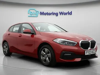 Begagnad BMW 116 116 HK (85 kW) 2023 Röd Halvkombi
