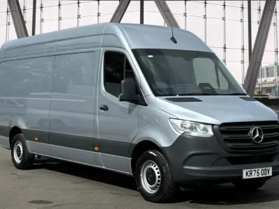 Używany Mercedes Sprinter 150 KM (110 kW) 2025 Srebrny Van