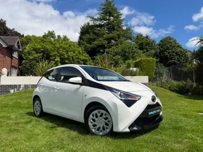 Used Toyota Aygo X-play 71 HP (52 kW) 2020 White Hatchback