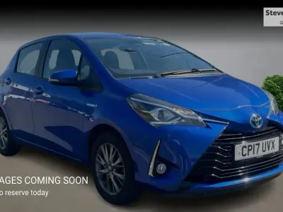 Used Toyota Yaris 100 HP (73 kW) 2017 Blue Hatchback