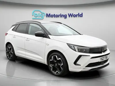 Second-hand Vauxhall Grandland X Ultimate 131 CP (96 kW) 2023 Alb SUV