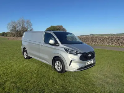 Usado Ford Transit Custom Limited 136 HP (100 kW) 2024 Prateado Van