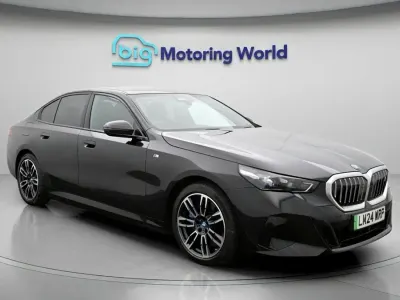 Begagnad BMW i5 M Sport 250 kW (340 HK) 2024 Svart Sedan