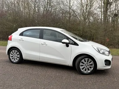 Used Kia Rio 85 HP (62 kW) 2014 White Hatchback