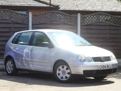 Usado VW Polo 75 HP (55 kW) 2004 Prateado Citadino