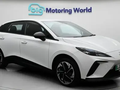 Usado MG MG4 EV SE 150 kW (204 HP) 2023 Branco Citadino