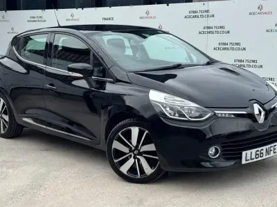 Begagnad Renault Clio IV Dynamique 90 HK (66 kW) 2016 Svart Halvkombi