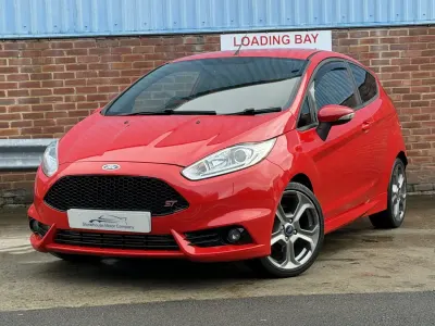 Begagnad Ford Fiesta ST 180 HK (132 kW) 2014 Röd Halvkombi