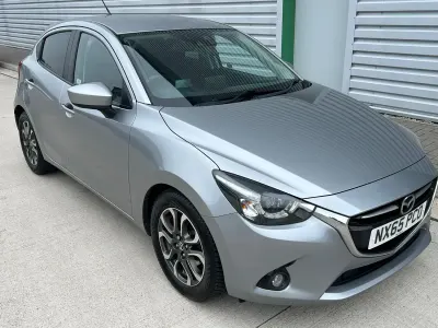 Używany Mazda 2 Inclusive 115 KM (84 kW) 2015 Srebrny Hatchback