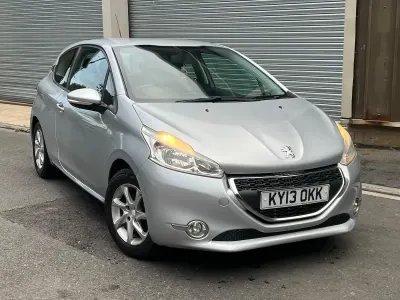 Used Peugeot 208 Active 68 HP (50 kW) 2013 Silver Hatchback