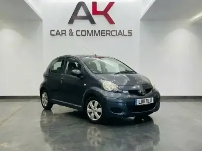 Gebraucht Toyota Aygo 67 PS (49 kW) 2011 Grau Kleinwagen