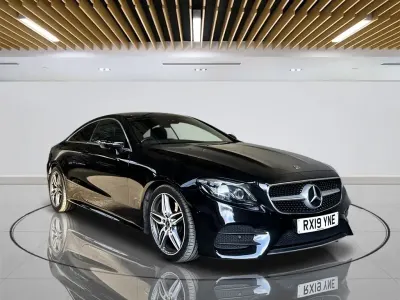 Usado Mercedes E220 AMG line 194 HP (142 kW) 2019 Preto Coupé