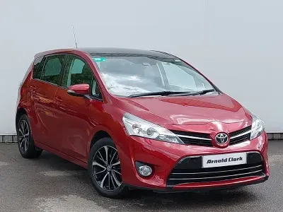 Used Toyota Verso Design 147 HP (108 kW) 2017 Red MPV