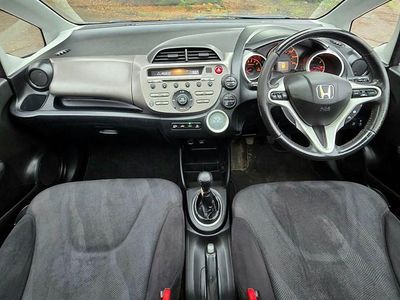 Begagnad Honda Jazz EX 2010 Silver Halvkombi