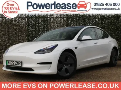 Używany Tesla Model 3 Standard Range Plus 177 kW (241 KM) 2022 Biały Sedan/Limuzyna