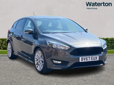 Used Ford Focus ST-Line 125 HP (91 kW) 2017 Grey Hatchback