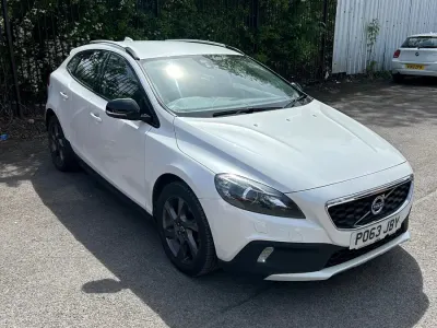 Used Volvo V40 2014 White Hatchback
