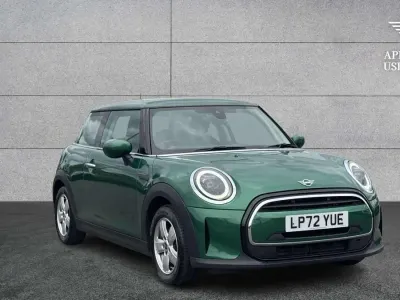Begagnad Mini Cooper Classic 134 HK (98 kW) 2023 Grön Halvkombi