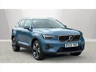 Usado Volvo XC40 Ultra 163 HP (119 kW) 2025 Azul SUV