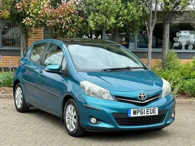 Used Toyota Yaris 99 HP (72 kW) 2012 Blue Hatchback