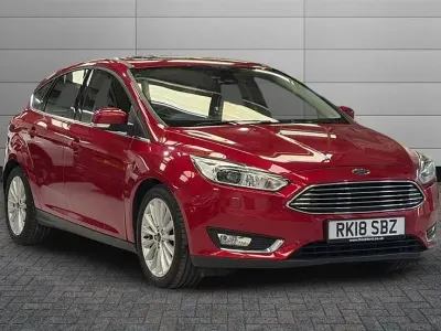 Begagnad Ford Focus Titanium X 125 HK (91 kW) 2018 Röd Halvkombi
