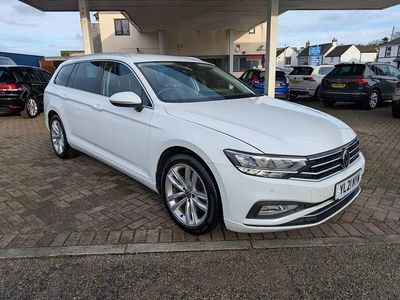 White Used 2021 VW Passat SEL Estate | £13,495 (Expensive)