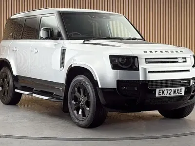 Used Land Rover Defender Dynamic 250 HP (183 kW) 2022 Hakuba silver SUV