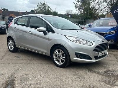 Używany Ford Fiesta Zetec 2014 Srebrny Hatchback