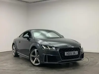 Usado Audi TT S-Line 194 HP (142 kW) 2019 Cinzento Coupé