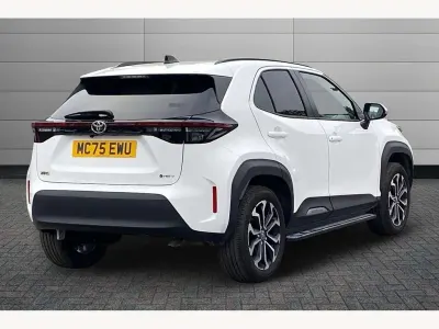 Usado Toyota Yaris Cross Design 116 HP (85 kW) 2025 Branco SUV