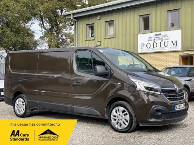 Begagnad Renault Trafic 2020 Silver Minibuss