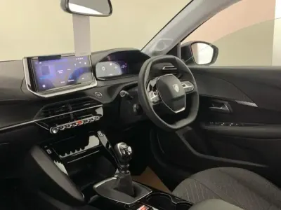 Used Peugeot 208 Allure 99 HP (72 kW) 2024 White Hatchback