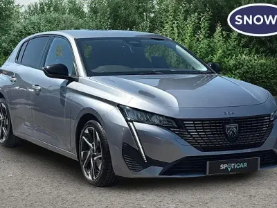 Usado Peugeot 308 Allure Premium 131 HP (96 kW) 2023 Cinzento Citadino
