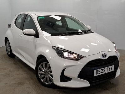 Used Toyota Yaris Hybrid 116 HP (85 kW) 2023 White Hatchback
