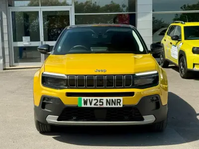 Begagnad Jeep Avenger EV Summit 113 kW (154 HK) 2025 Gul SUV