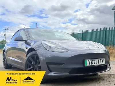 Used Tesla Model 3 Standard Range Plus 366 kW (498 HP) 2021 White Sedan