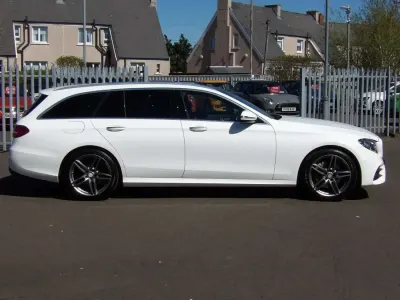 Begagnad Mercedes E220 AMG Line Premium 2017 Vit Kombi