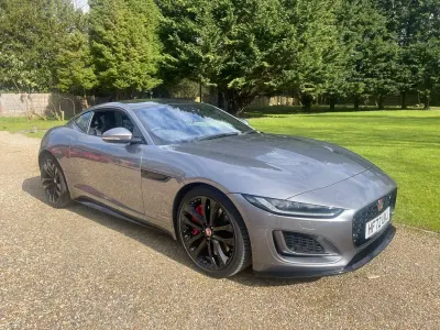 Usado Jaguar F-Type R-Dynamic 450 HP (330 kW) 2022 Cinzento Coupé