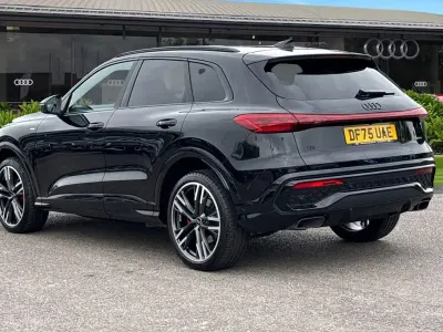 Begagnad Audi Q5 Advanced 268 HK (197 kW) 2025 Svart SUV